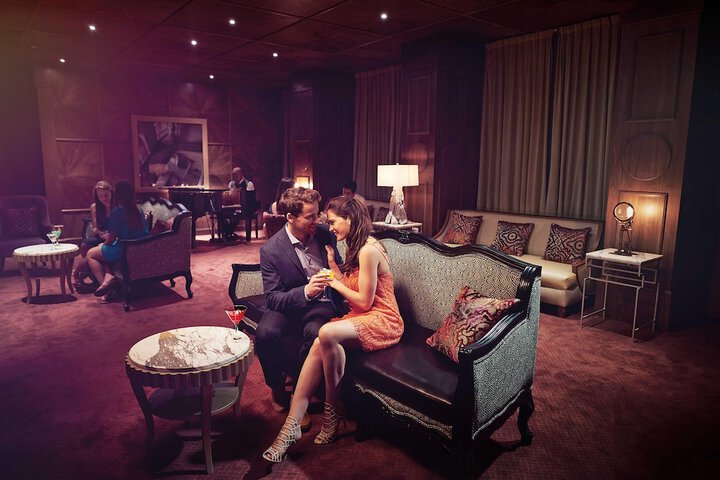 Lounge 118 of 144