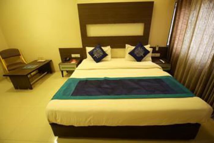 Room 8 of 13