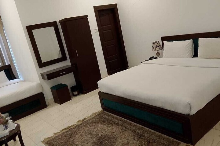 Room 8 of 13