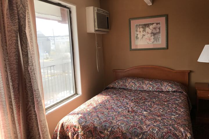 Room 10 of 16