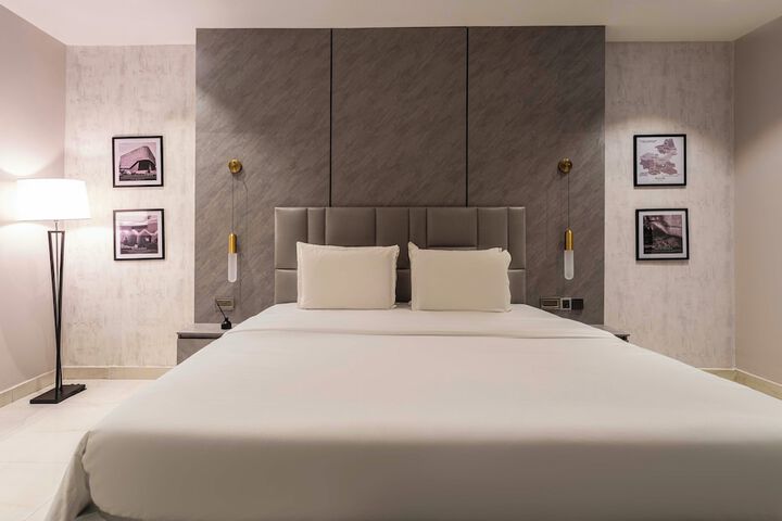 Room 11 of 28