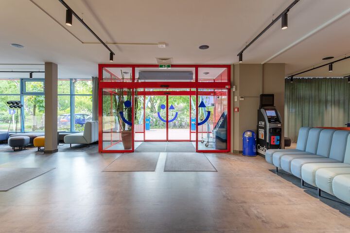 Guest Lobby