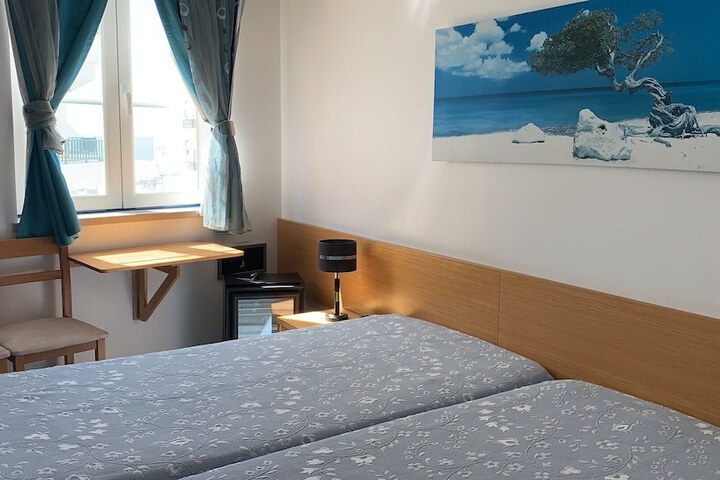 Room 10 of 85