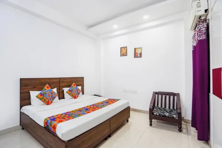 Room 9 of 31