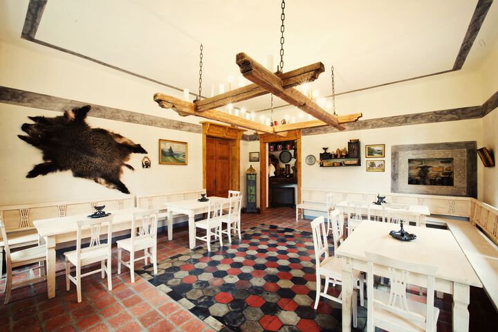 Dining 16 of 18
