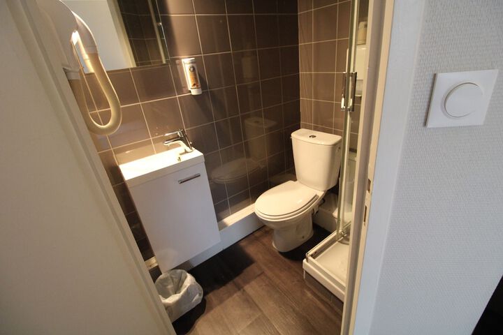 Room 2 of 69