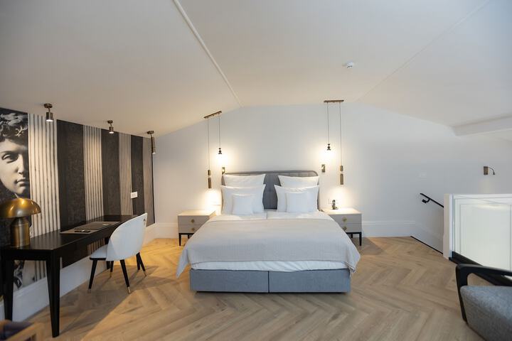 Room 13 of 45