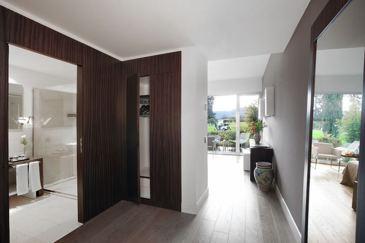 Room 13 of 200