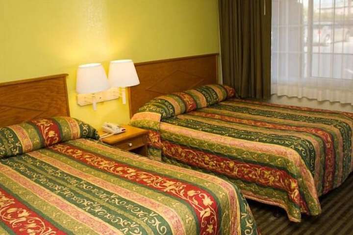 2 Double Beds (6 of 6)