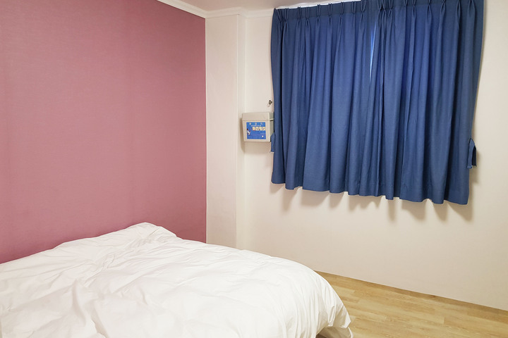 Room 9 of 17