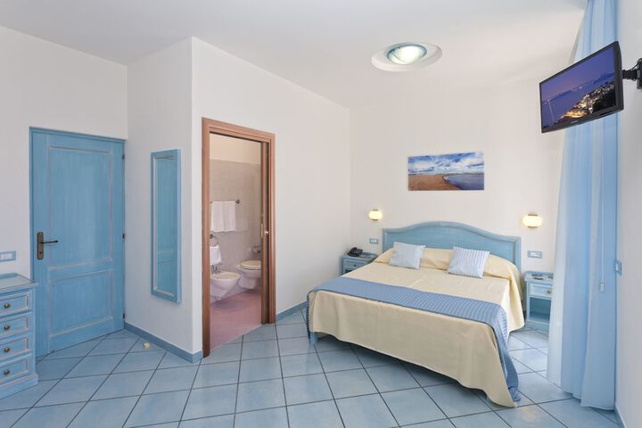 Room 6 of 42