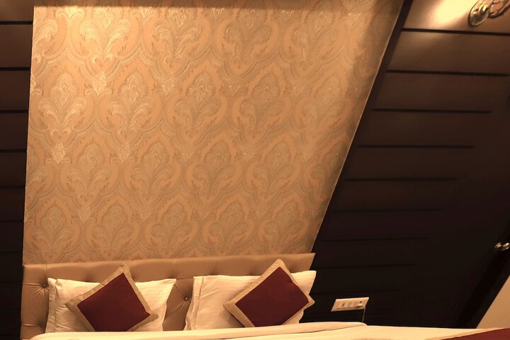 Room 7 of 27