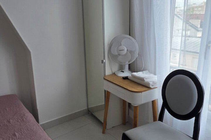 Room 8 of 33