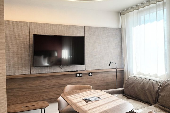 Room 6 of 117