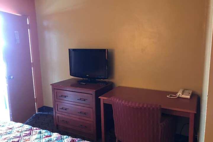 Room 4 of 7