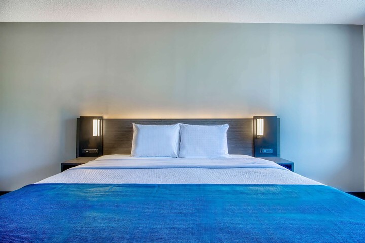 Room 16 of 27