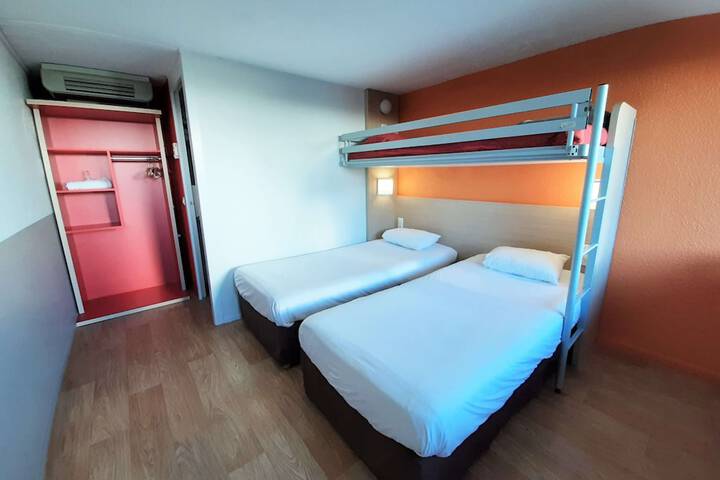 Room 18 of 48