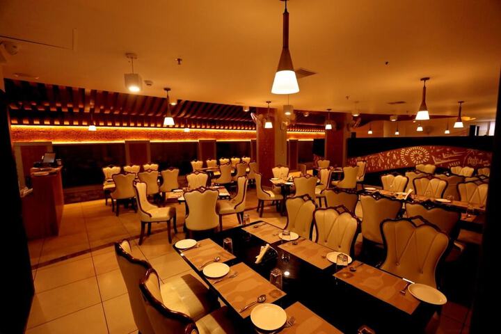 Dining 40 of 53