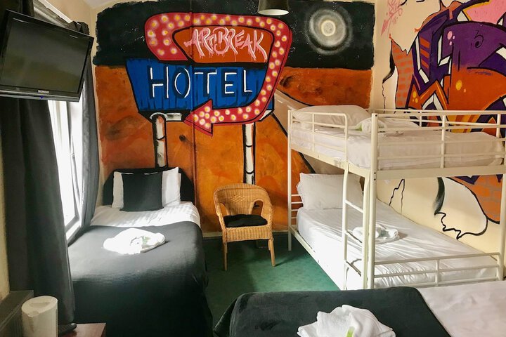 Room 5 of 15