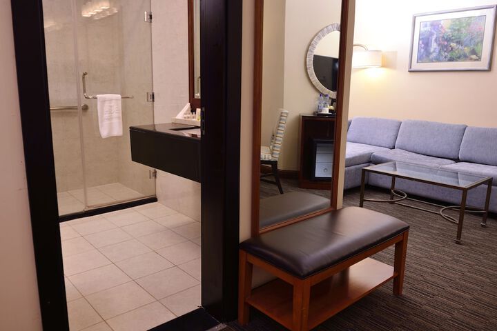 Room 30 of 168