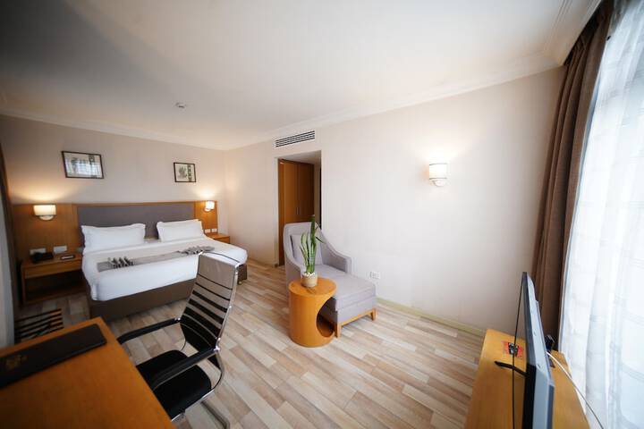 Room 60 of 163