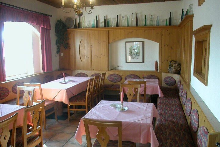Dining 48 of 75