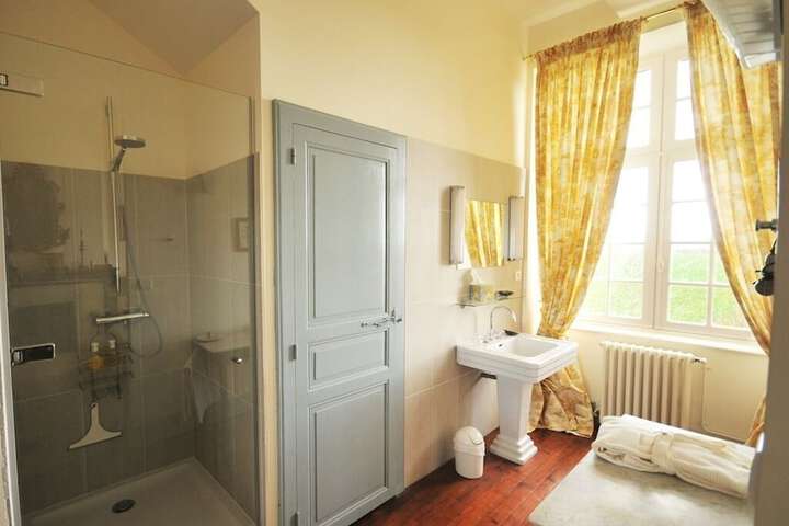 Room 14 of 30