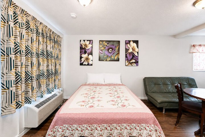 Room 28 of 65