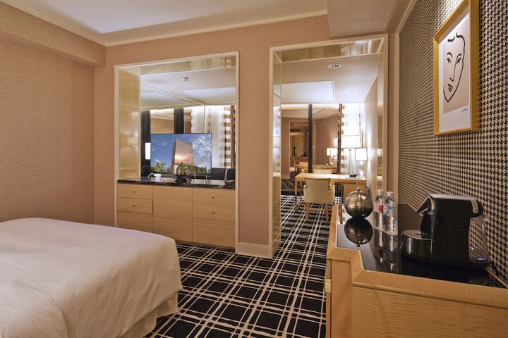 Room 8 of 42