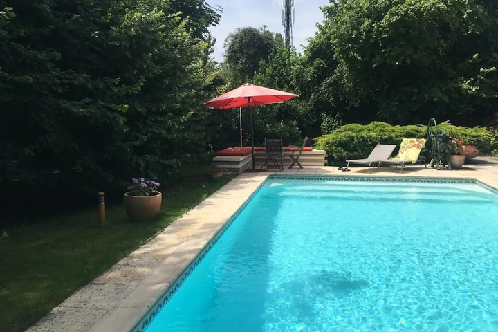 Pool 10 of 16