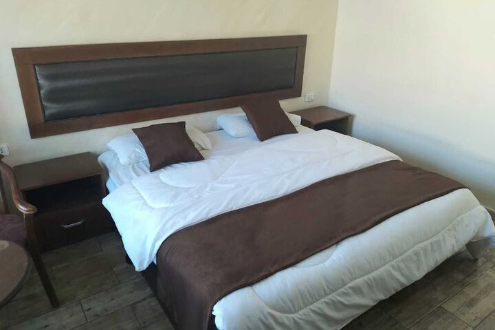 Room 4 of 27