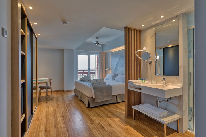 Room 13 of 187