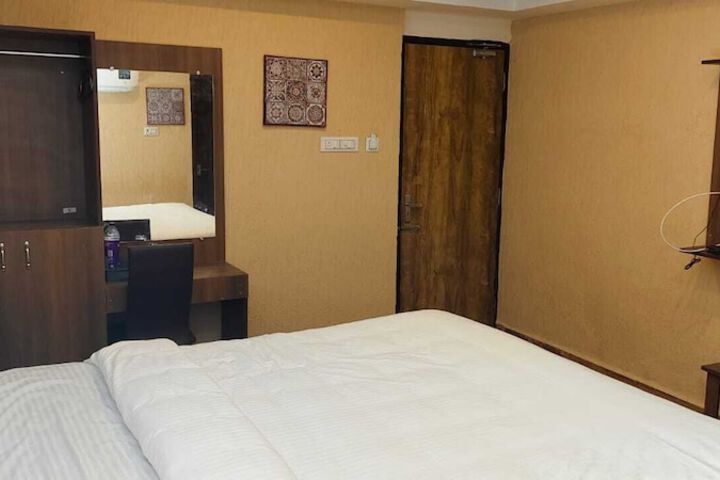 Room 3 of 7
