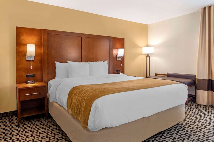 1 King Bed (11 of 18)