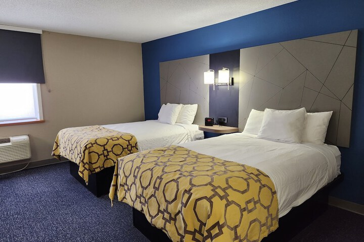 Standard Room, King or Two Doubles (6 of 12)