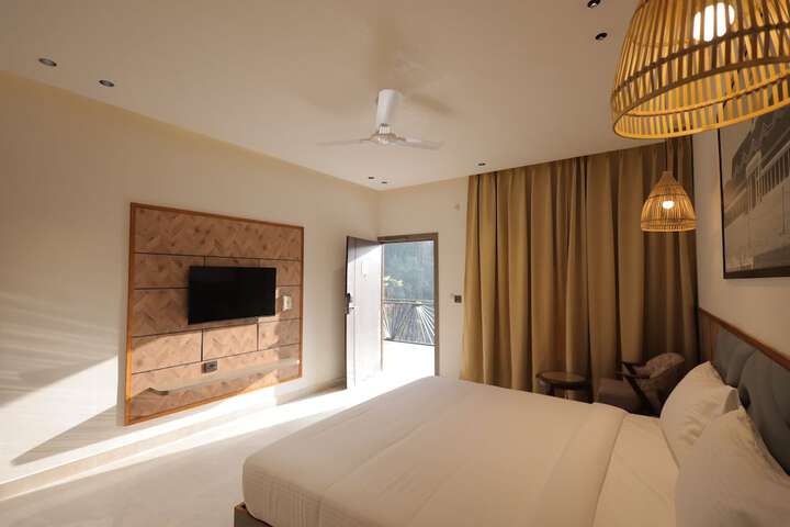 Room 12 of 42