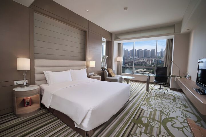 Room 32 of 85