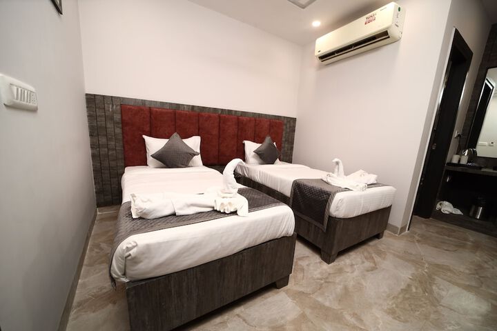 Room 10 of 30