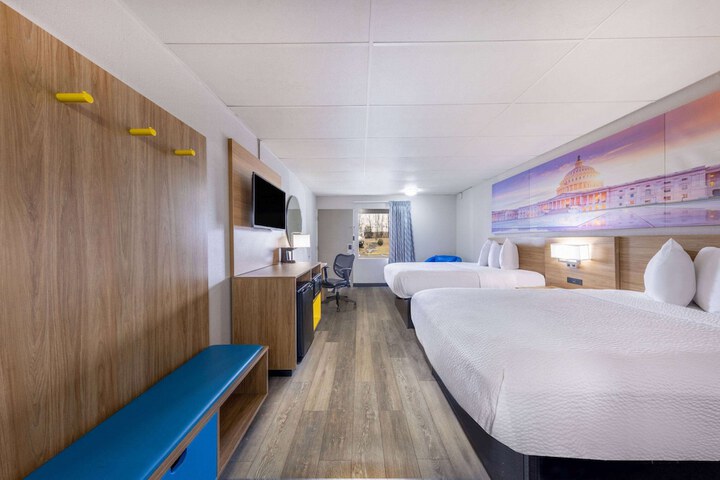 2 Double Beds (13 of 13)