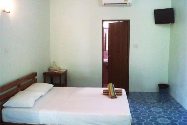 Room 13 of 35