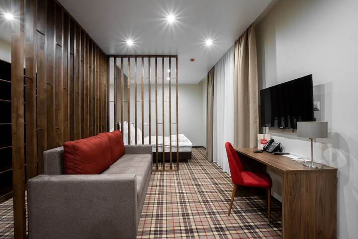 Room 13 of 25