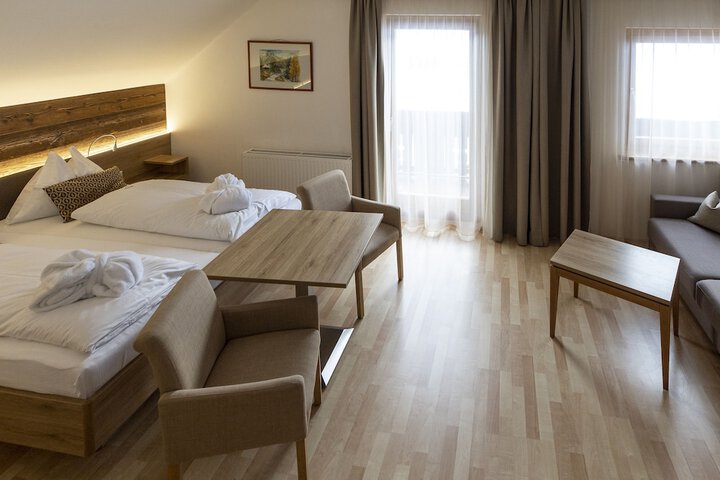 Room 11 of 27