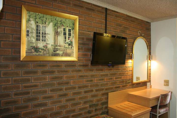 Room 5 of 19