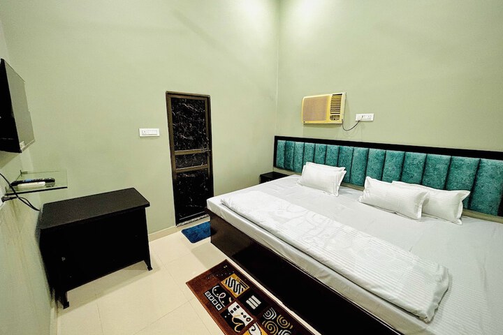 Room 6 of 11