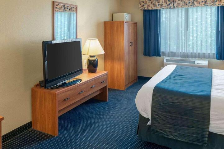 1 King Bed Mobility Accessible (1 of 9)