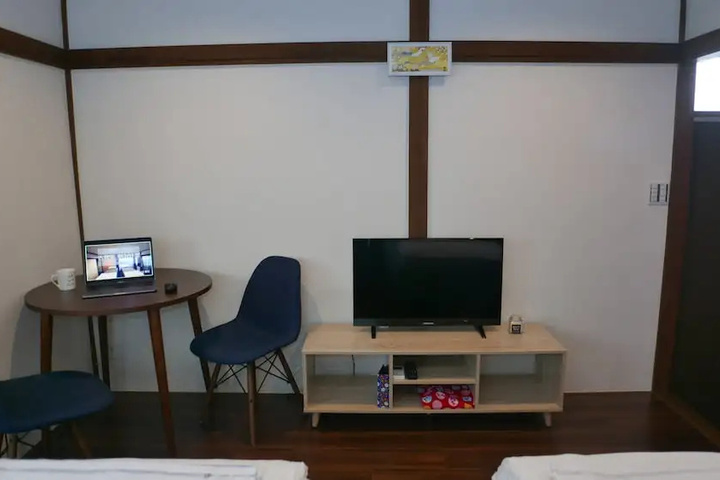 Room 5 of 13