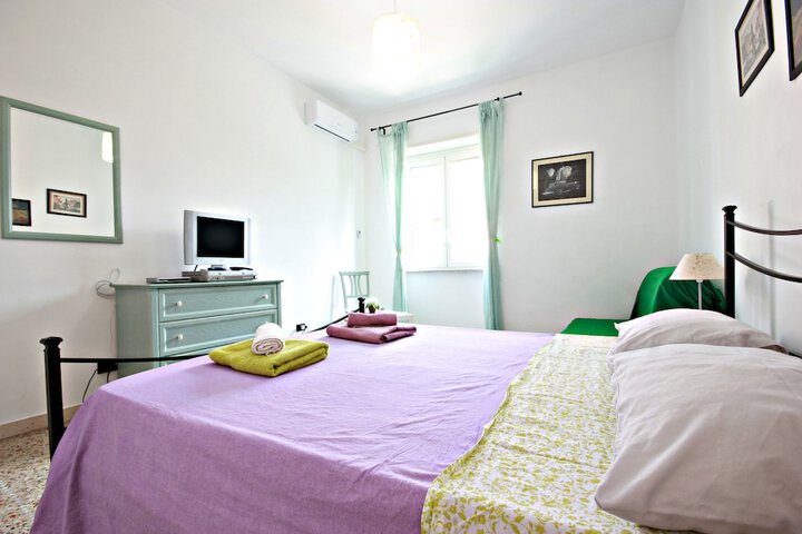 Room 6 of 22