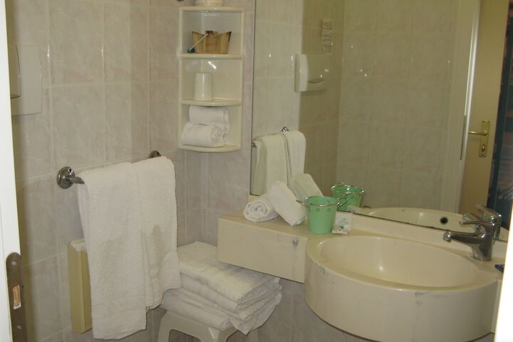 Room 17 of 35