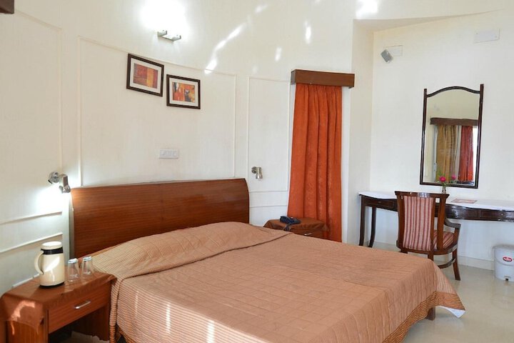 Room 4 of 6