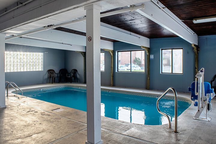 Pool 23 of 33
